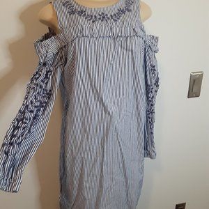 Fine Stripe Cupio Cold Shoulder Dress W Floral Applique